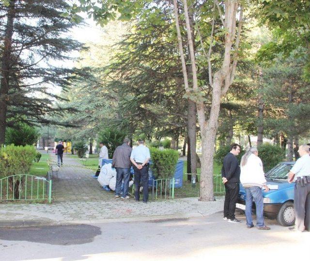 Parkta Darp Edilmiş Ceset Bulundu