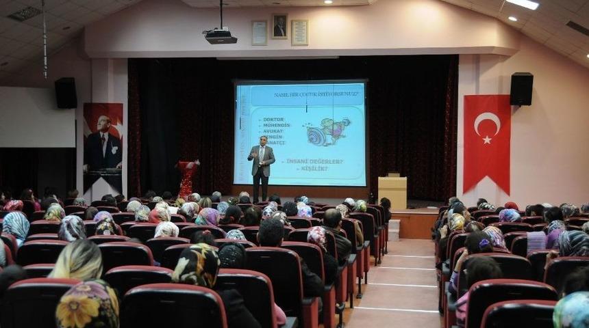 Ke&ccedil;i&ouml;renliler Bir Bilene Danışıyor