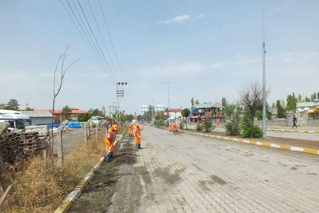 Başakşehir’den Malazgirt’te 60 Kişilik Temizlik Ekibi