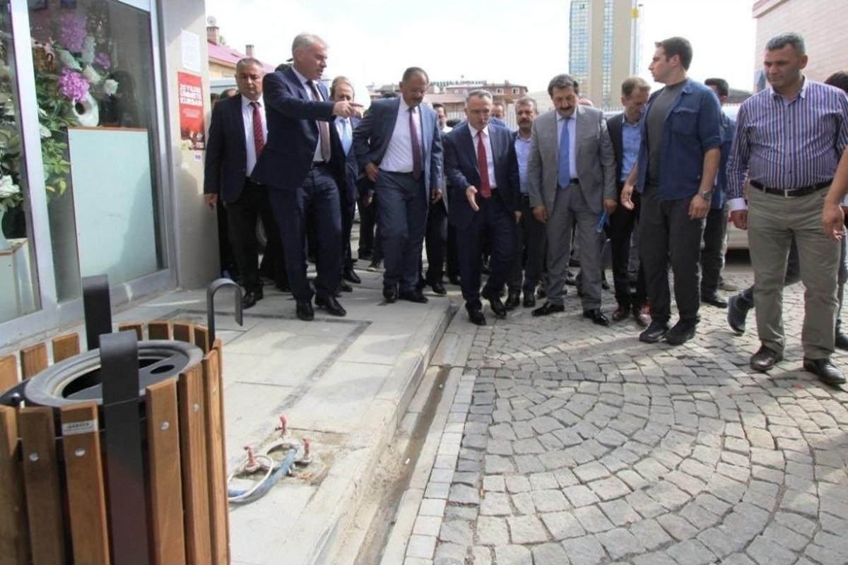 Bakanlardan Belediye &Ccedil;alışmalarına &Ouml;vg&uuml;