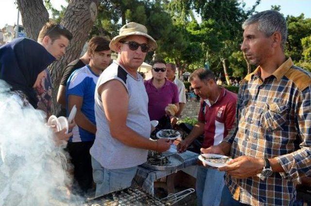 Gelibolu'da Sardalya Festivali'nde 3 Ton Sardalya Dağıtıldı