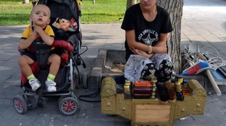 Kayseri'nin Tek Kadın Ayakkabı Boyacısı