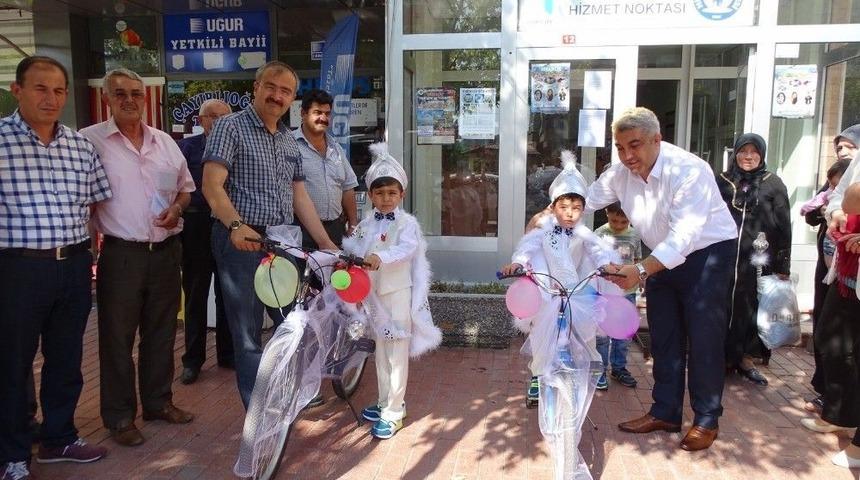 Hisarcık Belediyesinden S&uuml;nnet &Ccedil;ocuklarına Bisiklet