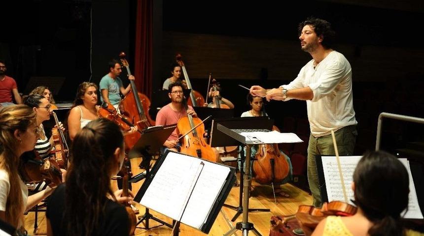 Orkestranın En İyi Şefleri Karşıyaka&rsquo;da Yetişiyor