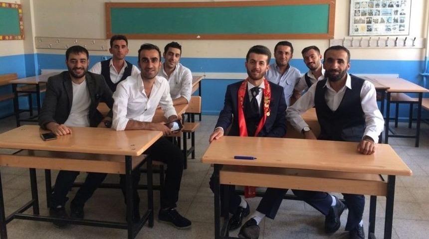 Bitmeyen 28 Yıllık 8/b Kardeşliği