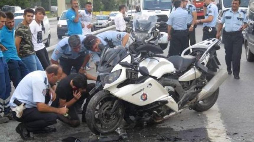 Kartal'da Motorsikletli Polis Kaza Yaptı