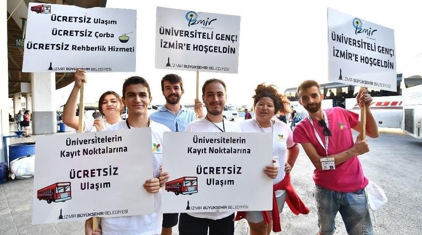 &Uuml;niversite &Ouml;ğrencilerine Otogarda Coşkulu Karşılama