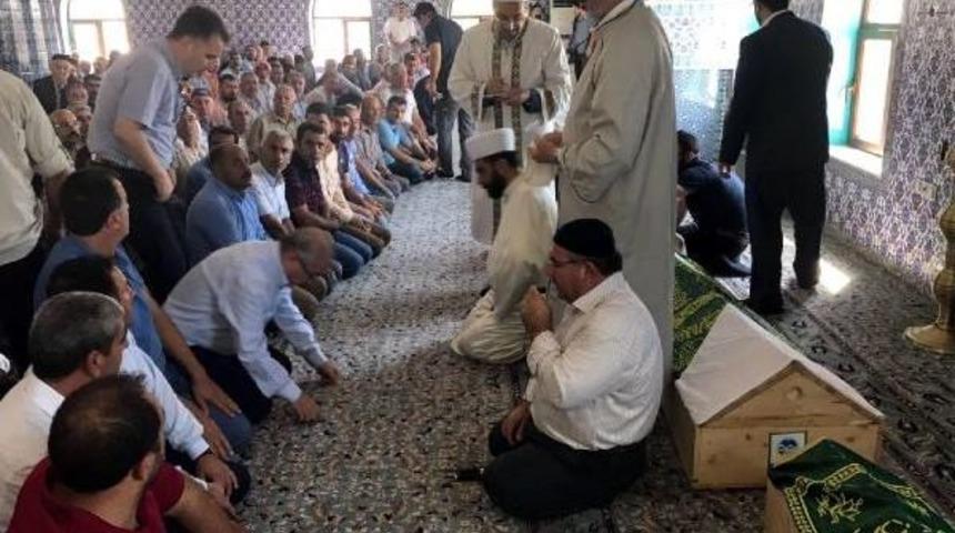 Sakarya'daki Kazada &Ouml;len 7 Fındık Iş&ccedil;isine Mardin'de Toplu Cenaze Namazı