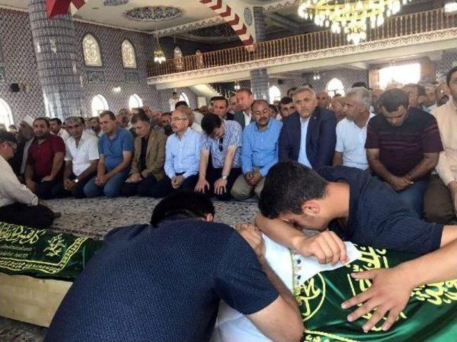 Sakarya'daki Kazada Ölen 7 Fındık Işçisine Mardin'de Toplu Cenaze Namazı