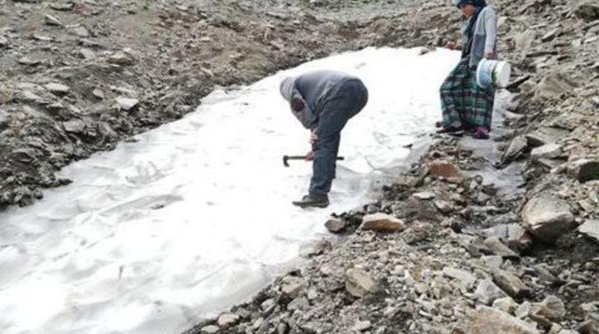 Posof Dağlarında Kar Yeme Keyfi