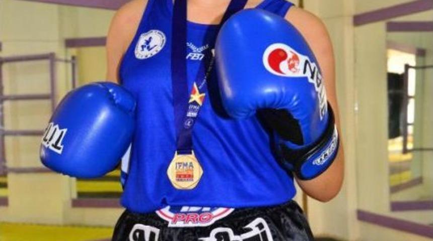 Damla Din&ccedil;er, Muay Thai D&uuml;nya Şampiyonu