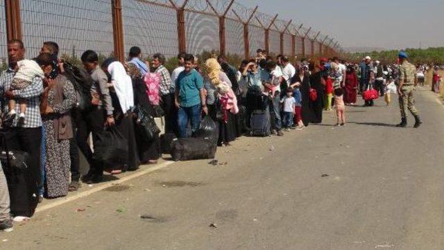 Sığınmacıların Suriye'ye 'bayram Geçişi' Sürüyor