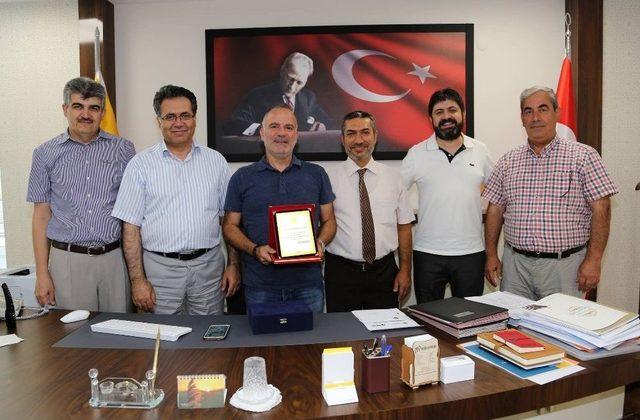 ‘hayır Mağazası’na Verilen Desteğe Plaketli Teşekkür