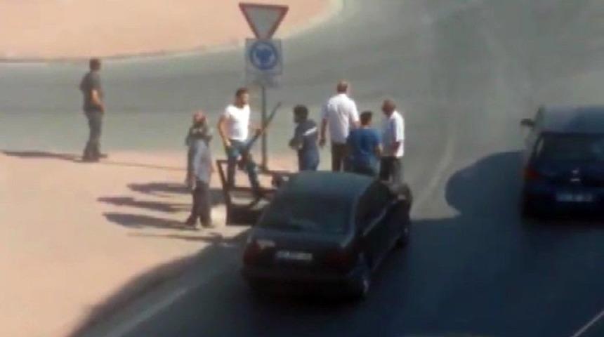 Trafikte Tartışan S&uuml;r&uuml;c&uuml; Av T&uuml;feğiyle Ateş Etti