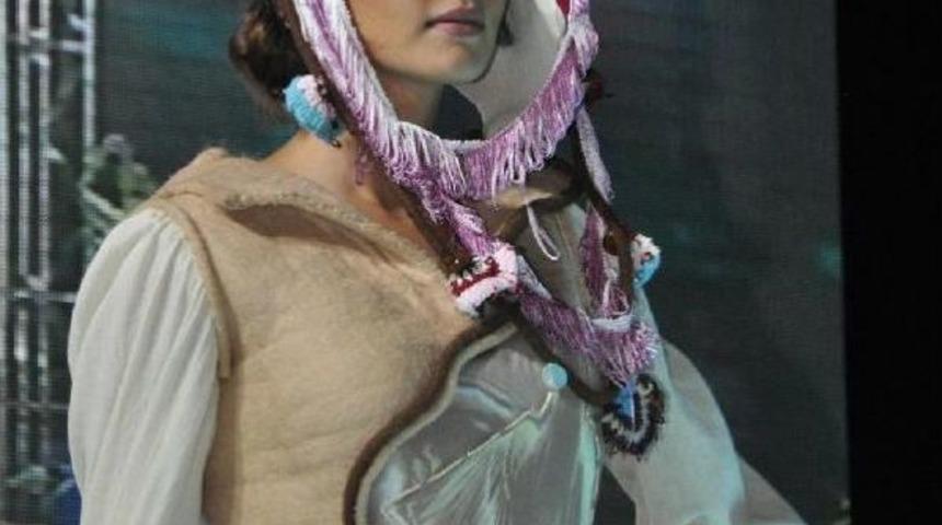 Antik Kent Tripolis'te Defile