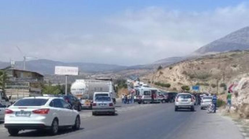 Hatay'da Polisin Ateş A&ccedil;ılarak Durdurduğu Ara&ccedil;ta 2 G&ouml;zaltı (1)