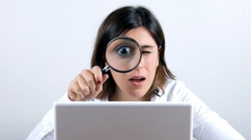 Neden Eski Sevgililerimizi Israrla Facebook&rsquo;ta Takip Ediyoruz?