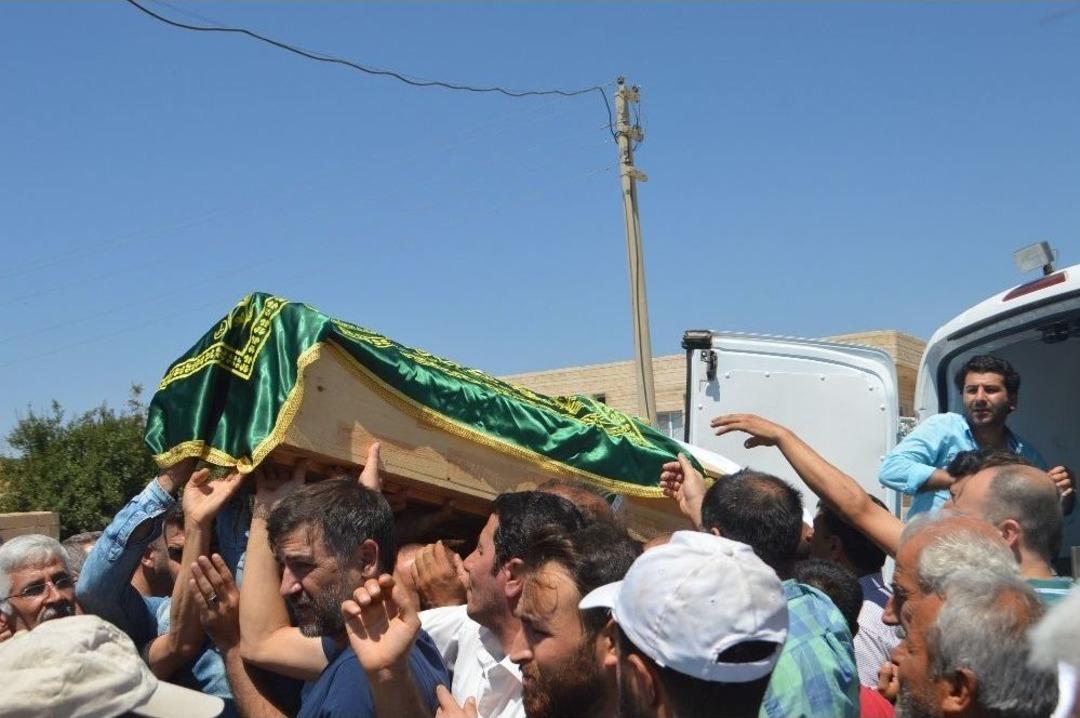 Kazada &Ouml;len Mevsimlik İş&ccedil;ilerinin Cenazeleri Defnedildi