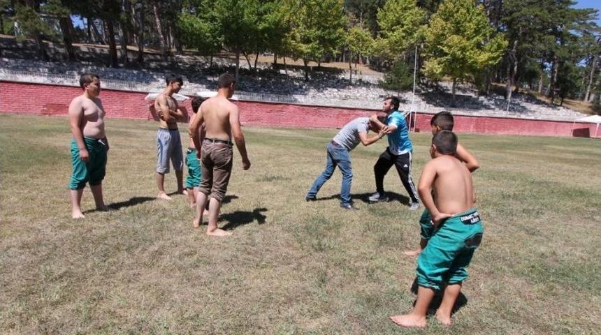 K&uuml;tahya&rsquo;dan Başpehlivan &Ccedil;ıkarmak İ&ccedil;in G&ouml;n&uuml;ll&uuml; &Ccedil;alışıyorlar