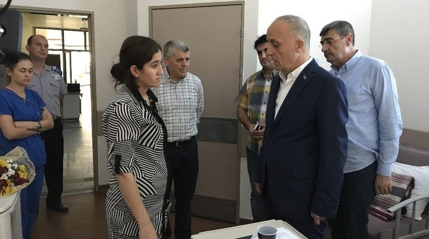 T&uuml;rk-iş Genel Başkanı Atalay, Trakt&ouml;r Kazasında Yaralanan İş&ccedil;ileri Ziyaret Etti