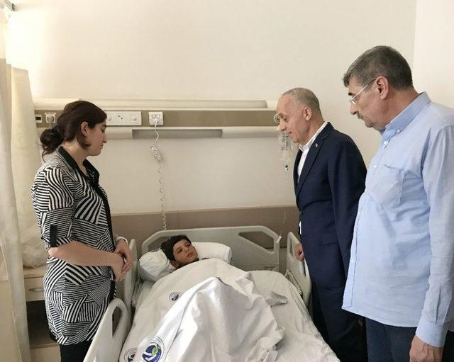 Türk-iş Genel Başkanı Atalay, Traktör Kazasında Yaralanan İşçileri Ziyaret Etti