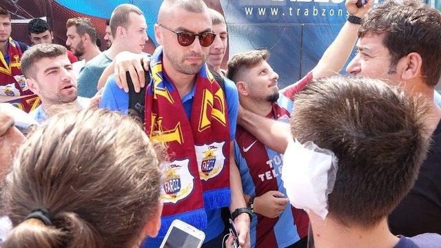 Trabzonspor, İstanbul’a Meşalelerle Uğurlandı