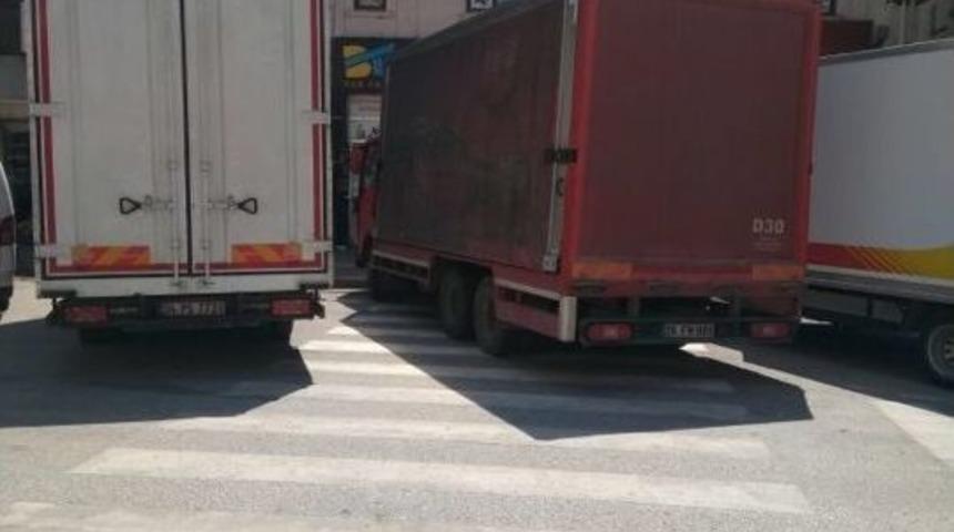 Duyarsız S&uuml;r&uuml;c&uuml;ler Yayaların Hayatını Zorlaştırıyor