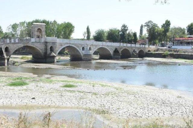 Edirne'de Sıcaklar Bastırdı, Tunca Nehri Kurudu