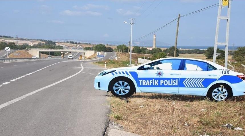 Sinop&rsquo;ta Yol Kenarına Maket Trafik Polis Aracı Konuldu