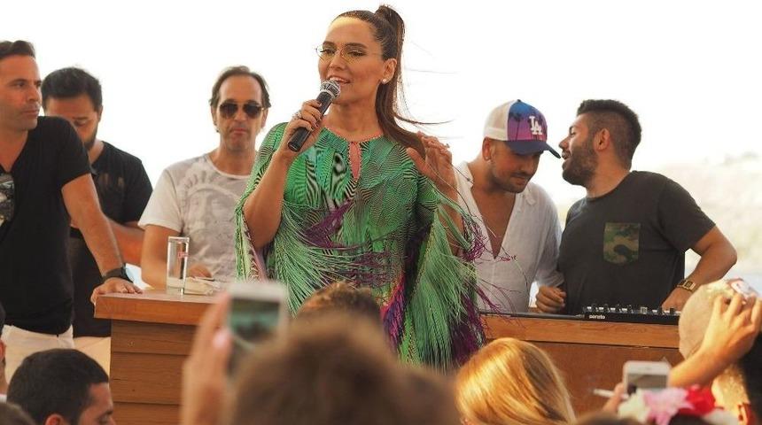 Demet Akalın Boşanma Konusuna Son Noktayı Koydu