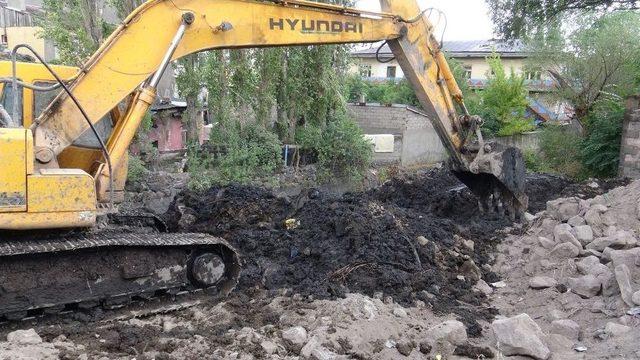 Bayrampaşa Deresi’nin Islah Çalışmalarında İşçiler Zor Anlar Yaşıyor