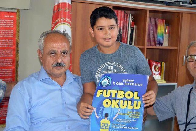 Şehit Ve Gazi Ailelerinin Çocuklarına Ücretsiz Futbol Okulu