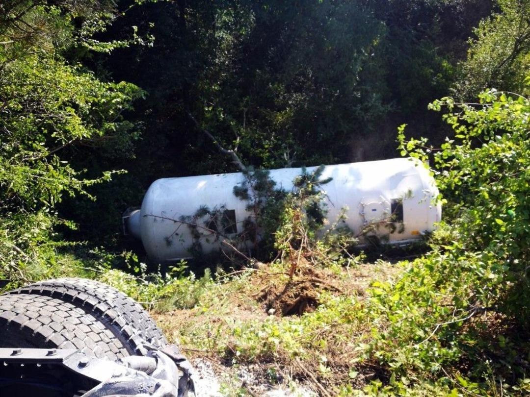 Otomobil İle Tır Kafa Kafaya &Ccedil;arpıştı: 1 &Ouml;l&uuml;, 1 Yaralı