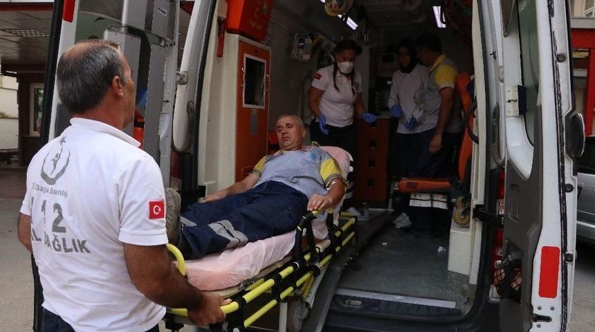 Matbaa Malzemeleri &Ccedil;&ouml;p Kamyonunda Patladı: 2 Yaralı