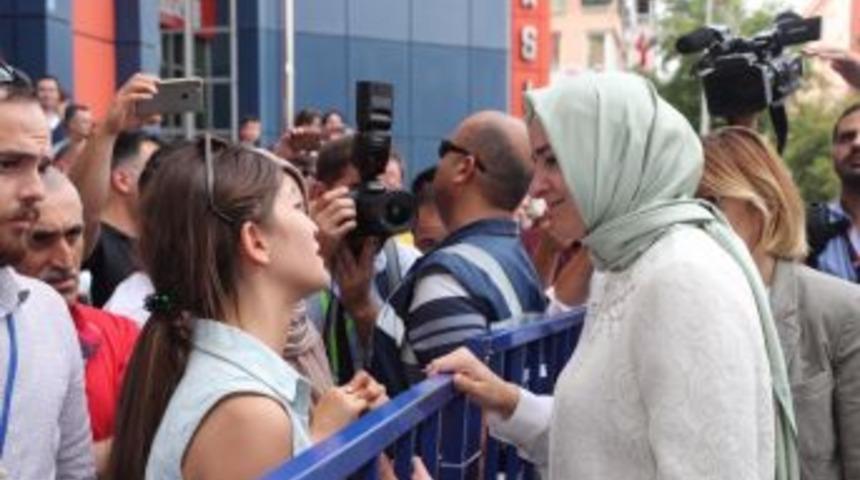 Eşi Cezaevinde Olan Kadın, G&ouml;zyaşları İ&ccedil;inde Bakan&rsquo;dan Yardım İstedi