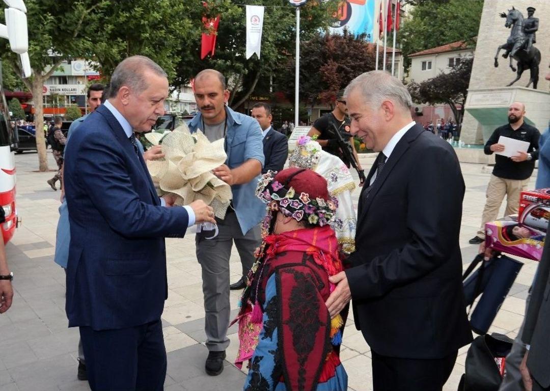 Cumhurbaşkanı Erdoğan, Denizli B&uuml;y&uuml;kşehir Belediyesini Ziyaret Etti