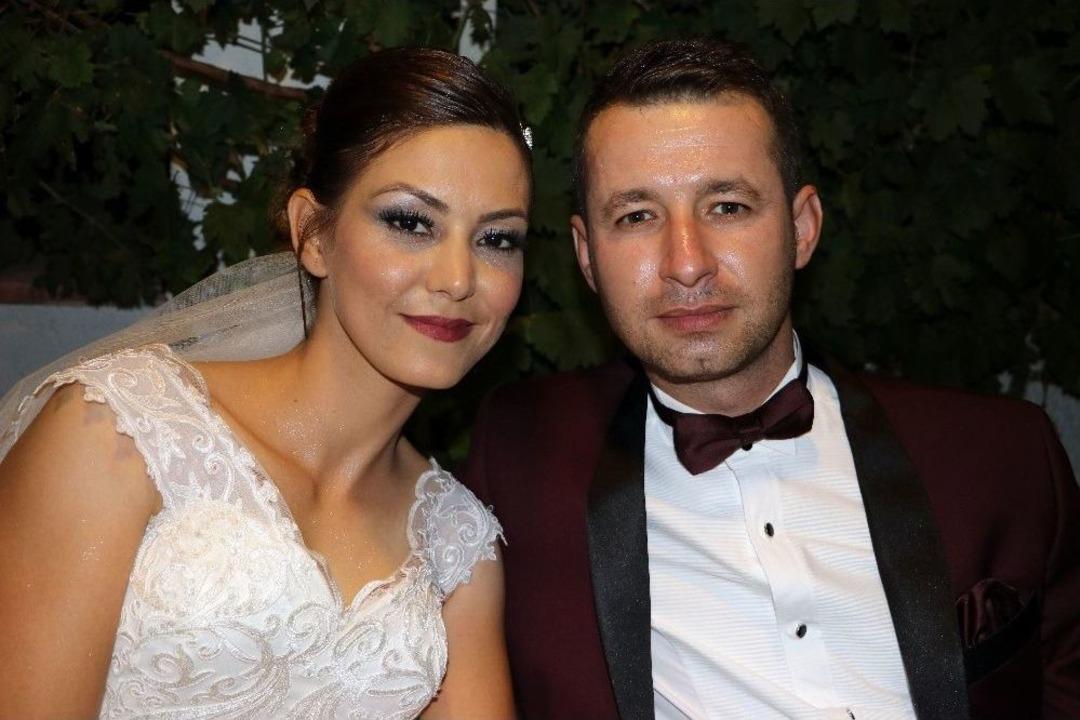 Evlilik Yıld&ouml;n&uuml;m&uuml;nde Karısıyla Yeniden Evlendi