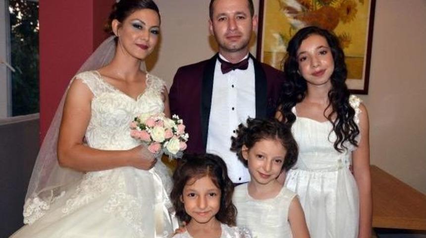 Evlilik Yıld&ouml;n&uuml;mlerini D&uuml;ğ&uuml;nle Kutladılar