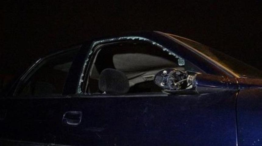 Dur Ihtarına Uymadı, Kovalamaca Sonunda Otomobili Bırakıp Ka&ccedil;tı