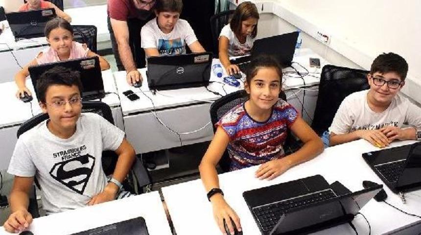 &Ccedil;ocuklar Bilişim Eğitimleri Ile Geleceğe Hazırlanıyor