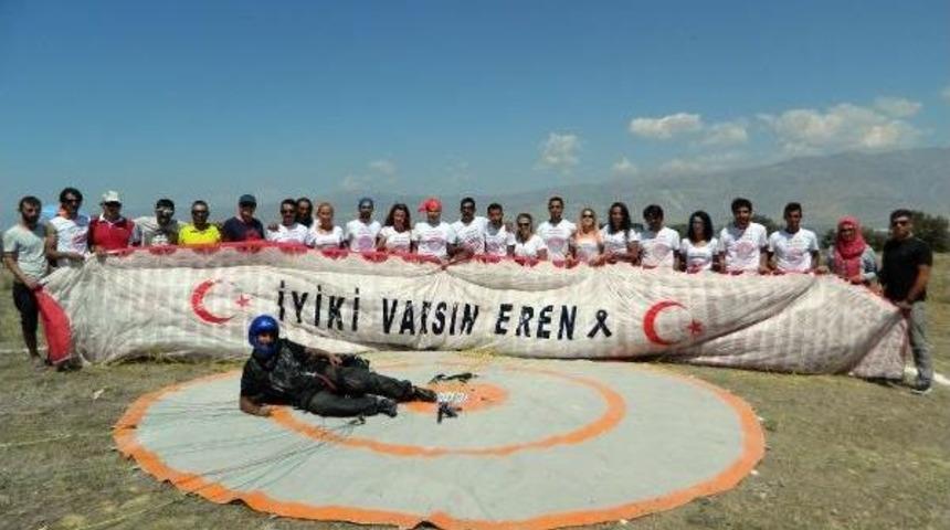 Paraş&uuml;t&ccedil;&uuml;ler, G&ouml;ky&uuml;z&uuml;nde Şehit Eren B&uuml;lb&uuml;l'&uuml; Andı