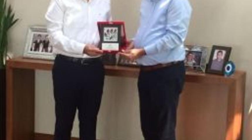 Aosb Başkanı S&uuml;tc&uuml; Kurban Vekaletini Kızılay&rsquo;a Verdi