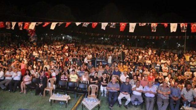 Alexsandra Stan Hem Göze Hem Kulaklara Hitap Etti