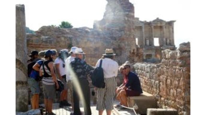 D&uuml;nya, T&uuml;rkiye&rsquo;nin G&uuml;zelliklerini İngiliz Akt&ouml;r Larry Lamb Ve Radyocu Oğlu George Lamb&rsquo;in G&ouml;z&uuml;nden İzleyecek