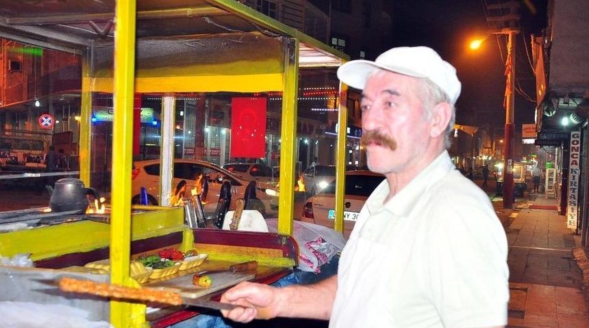 50 Yıldır M&uuml;sl&uuml;m G&uuml;rses Dinletiyor