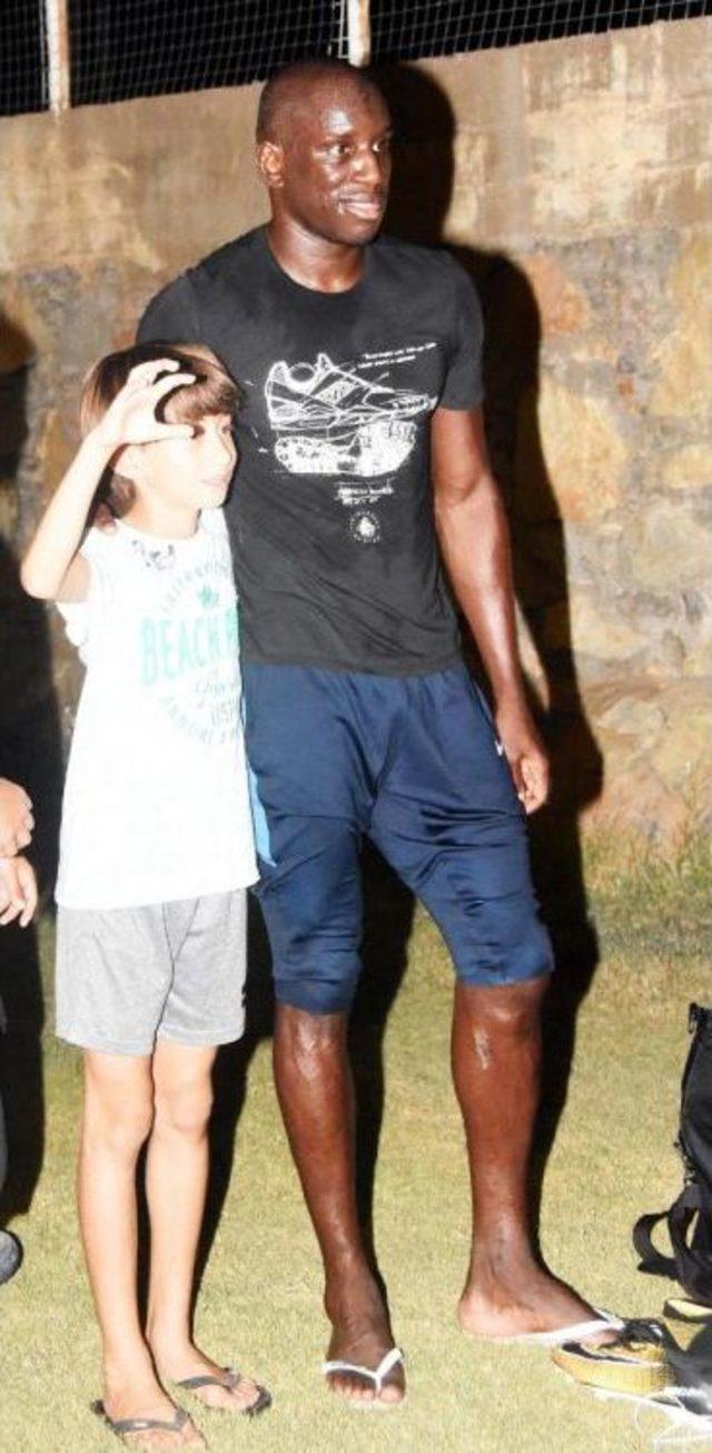 Demba Ba Bodrum'da Çalışmalarına Devam Ediyor (Fotoğrafları)