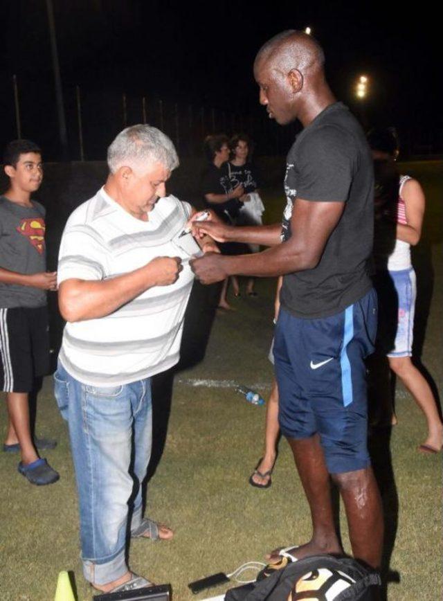 Demba Ba Bodrum'da Çalışmalarına Devam Ediyor (Fotoğrafları)