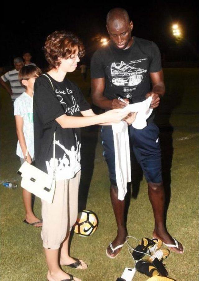 Demba Ba Bodrum'da Çalışmalarına Devam Ediyor (Fotoğrafları)