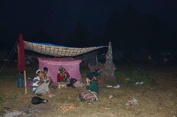 Mevsimlik Fındık İşçileri Kamp Alanında Konaklıyor G5