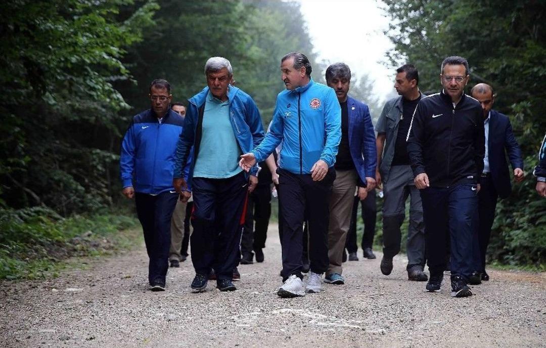 Bakan Bak, Diriliş Kampında &Ccedil;ocuklar Gibi Eğlendi